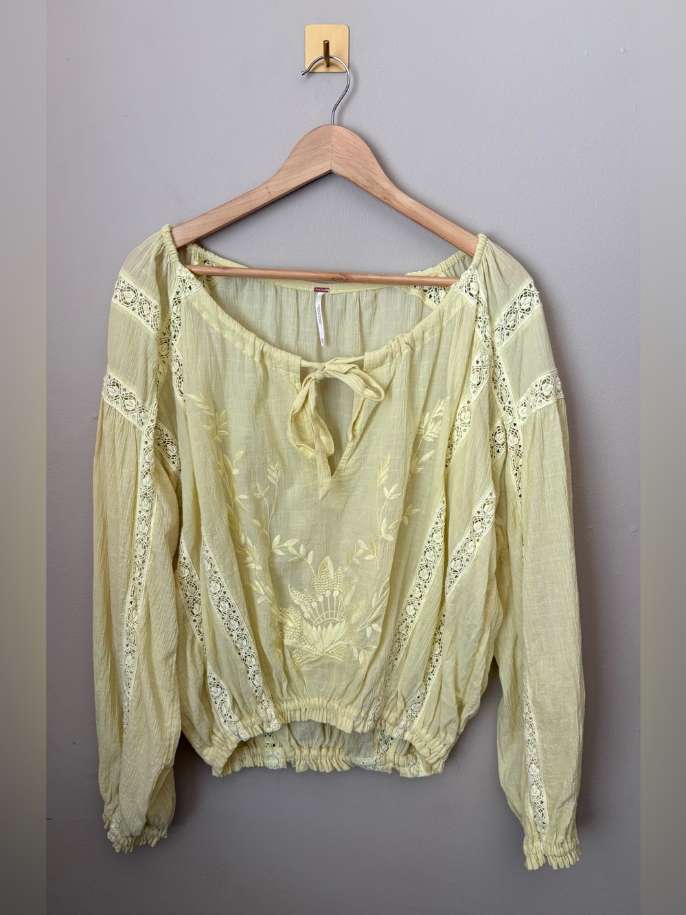 XS Free People Pale Butter Yellow Oversized Maria Maria Embroidered Blouse